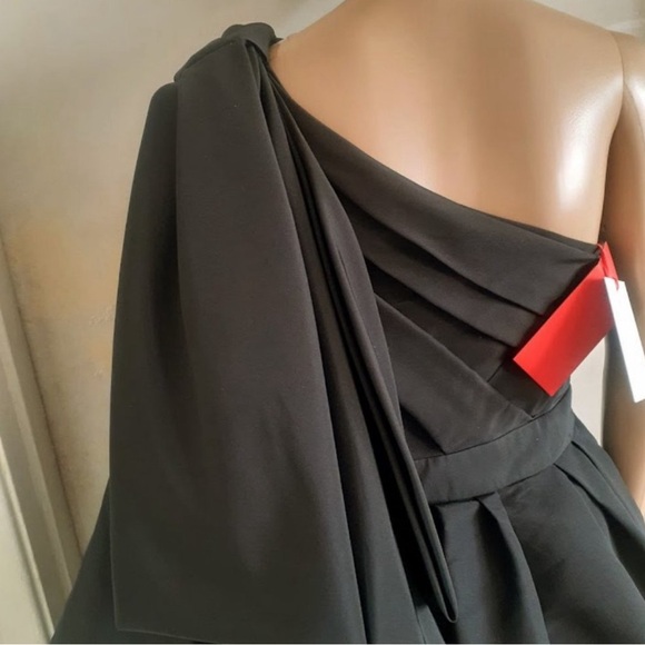 Carolina Herrera Black Silk fit and flare dress with large bow size US 2, 6 - Picture 6 of 9